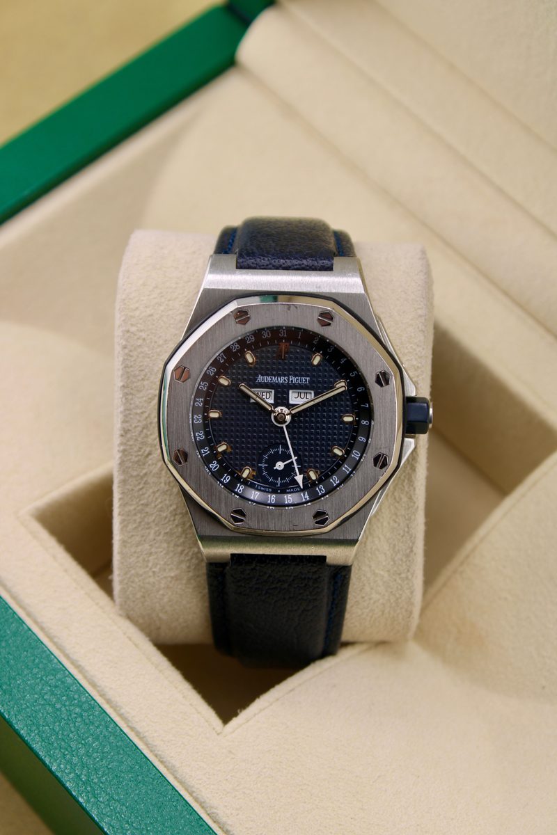 Audemars Piguet Royal Oak Triple Calendar 25808ST, photo 2 of 6