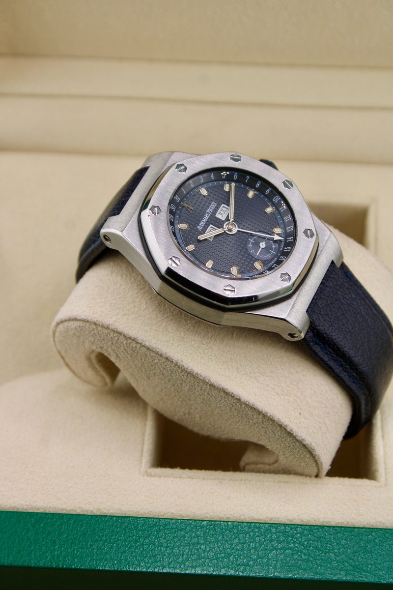 Audemars Piguet Royal Oak Triple Calendar 25808ST, photo 4 of 6